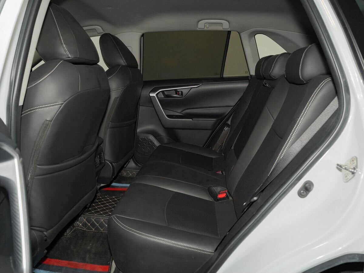 Toyota RAV4 2021 - фото автомобиля