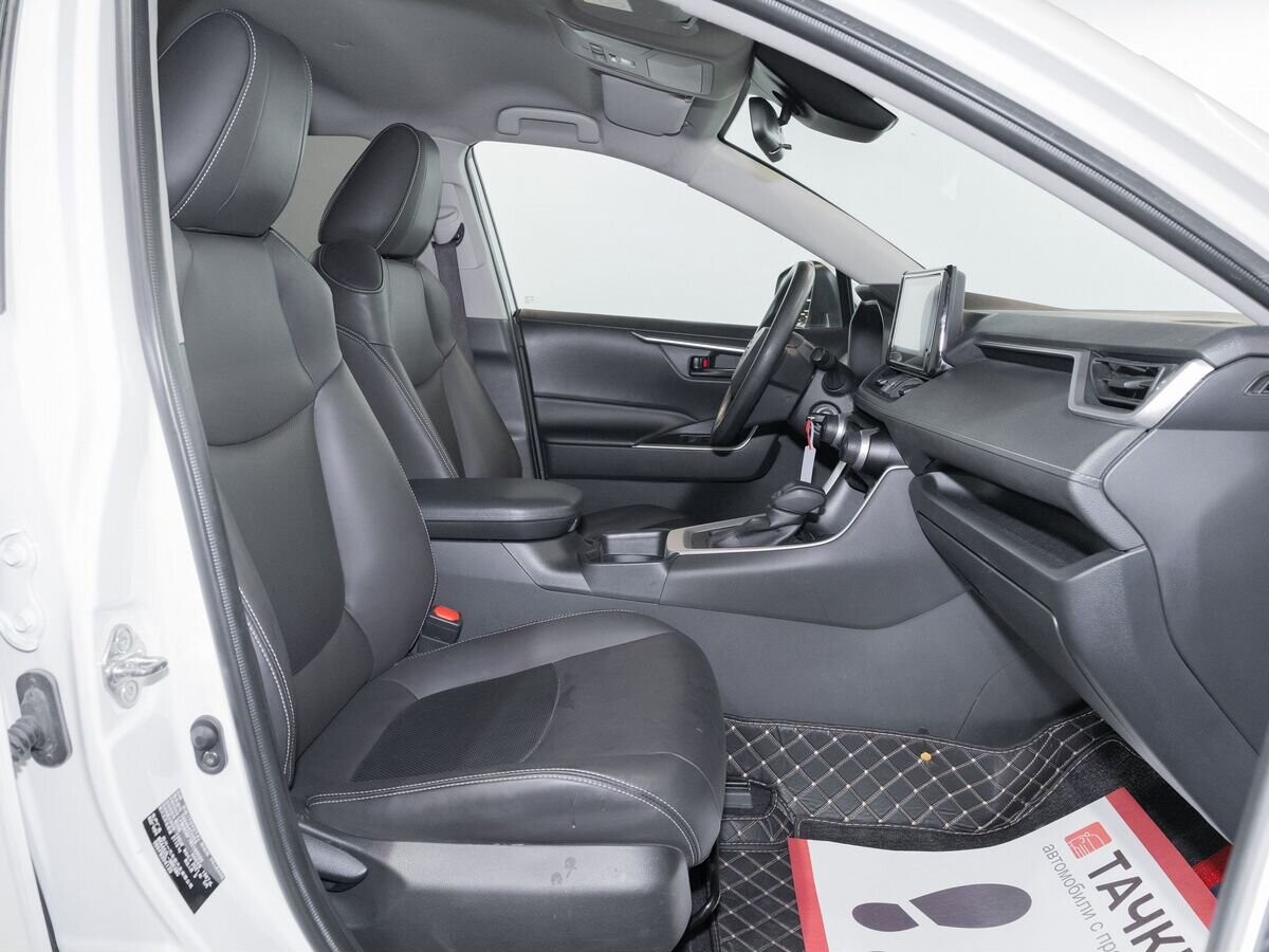 Toyota RAV4 2021 - фото автомобиля