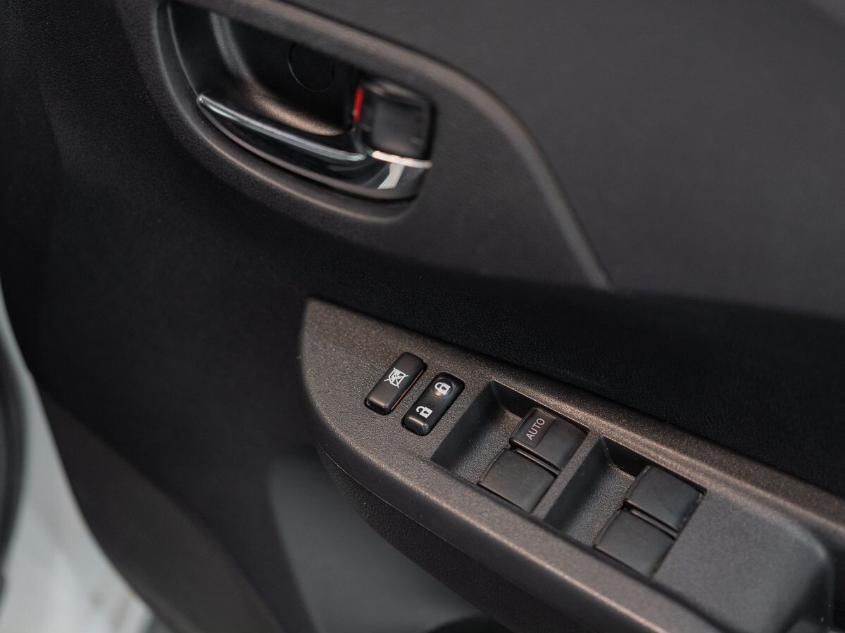 Subaru Trezia 2011 - фото автомобиля