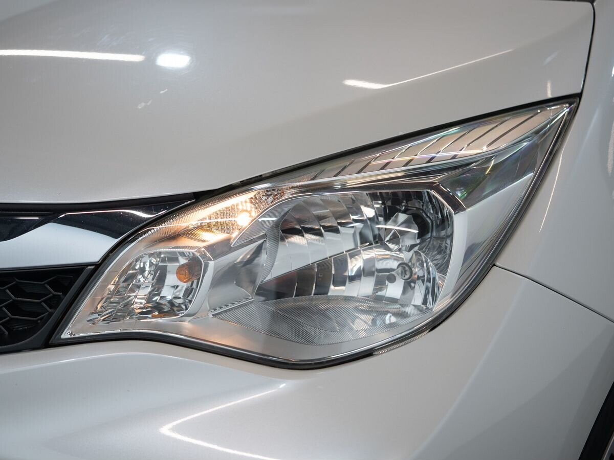 Subaru Trezia 2011 - фото автомобиля