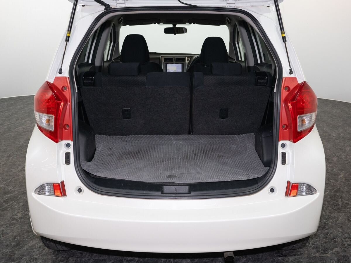 Subaru Trezia 2011 - фото автомобиля