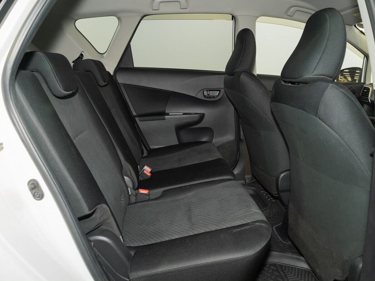 Subaru Trezia 2011 - фото автомобиля