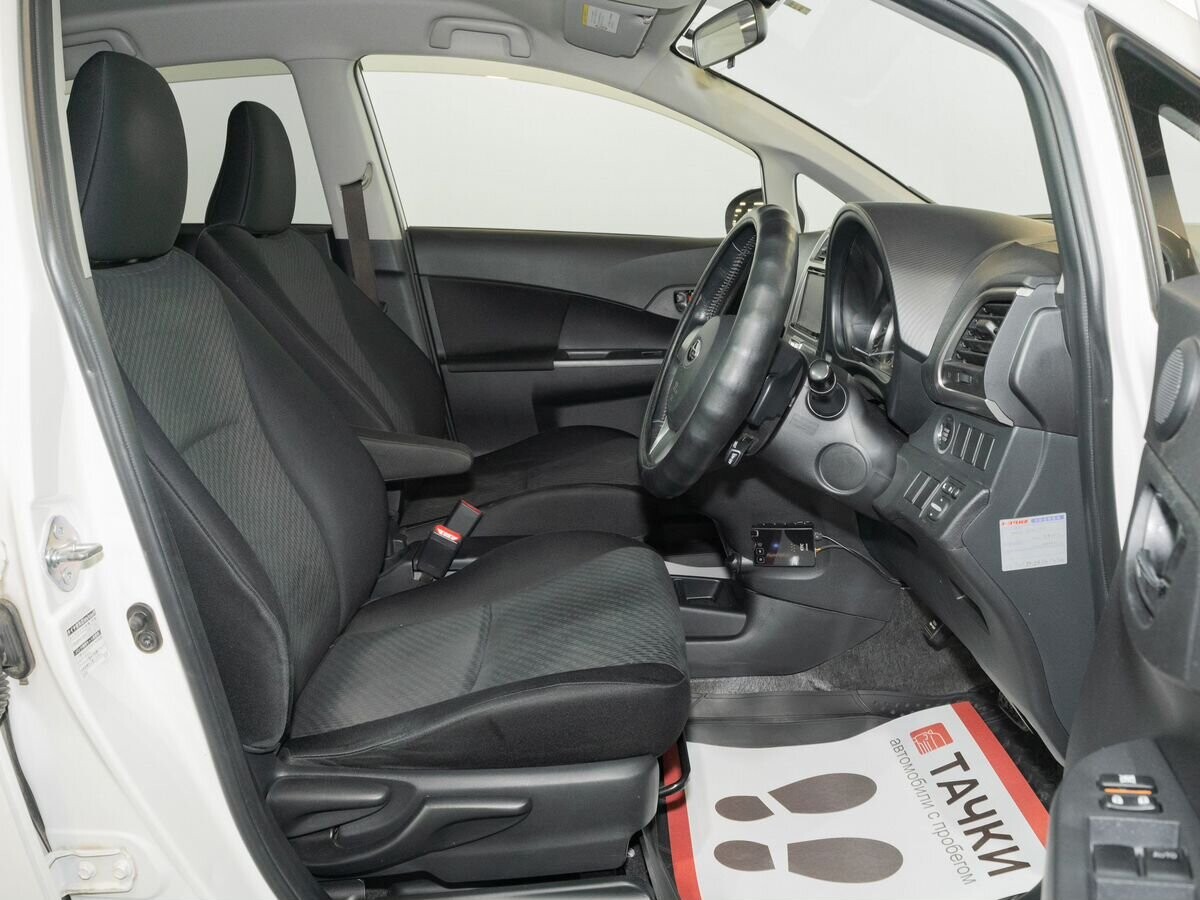 Subaru Trezia 2011 - фото автомобиля