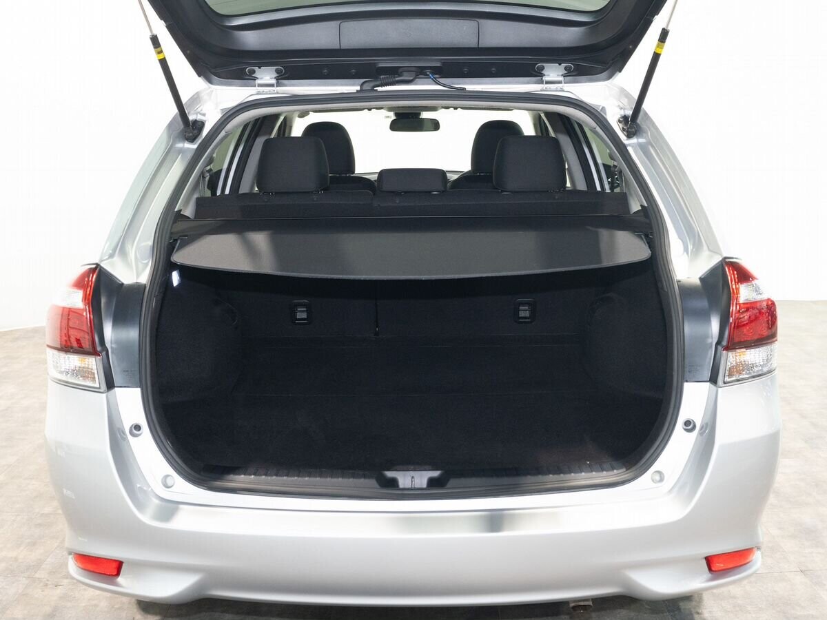 Toyota Corolla 2017 - фото автомобиля