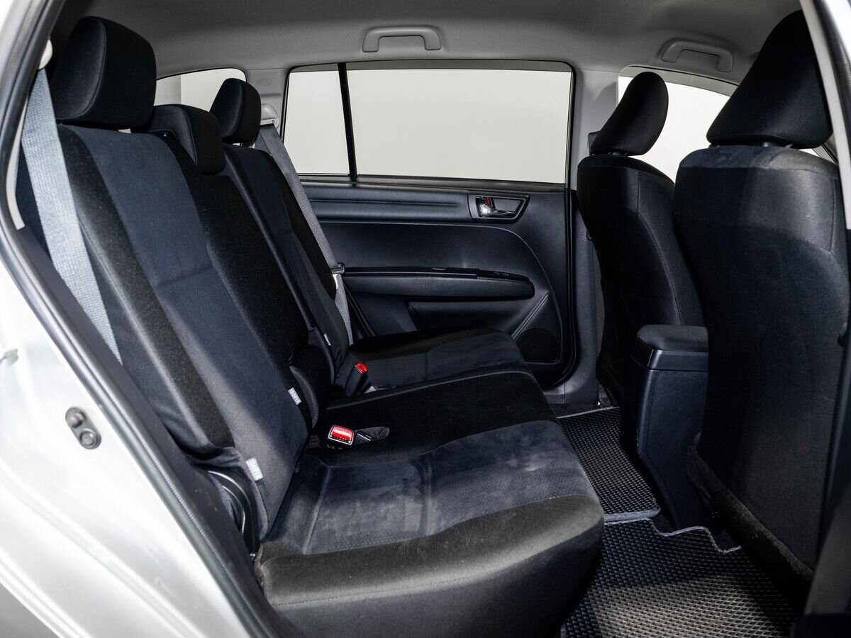 Toyota Corolla 2017 - фото автомобиля