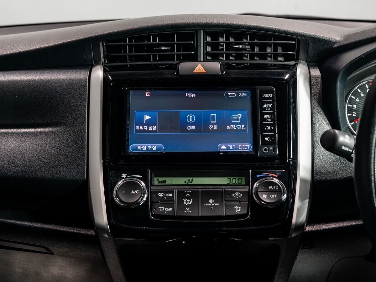 Toyota Corolla 2017 - фото автомобиля