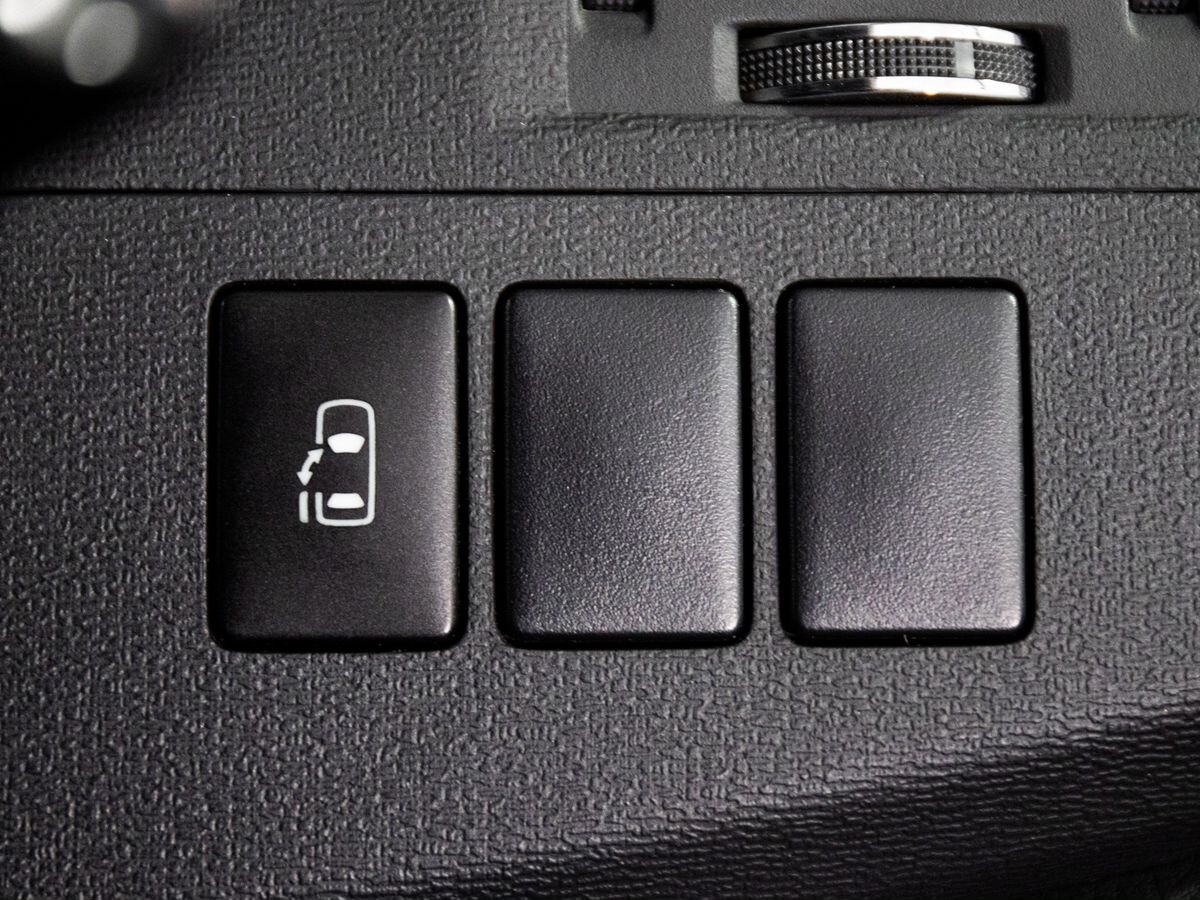 Toyota ISis 2011 - фото автомобиля