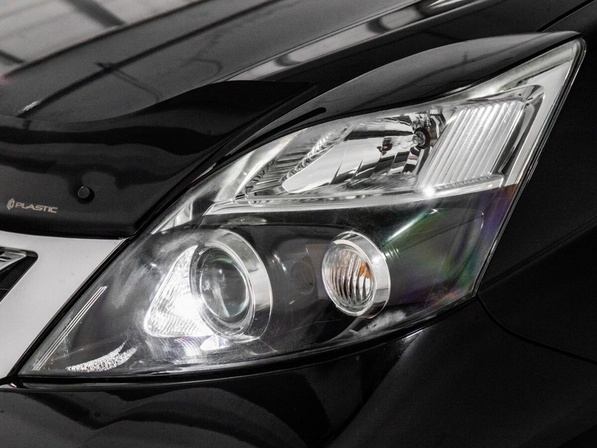 Toyota ISis 2011 - фото автомобиля