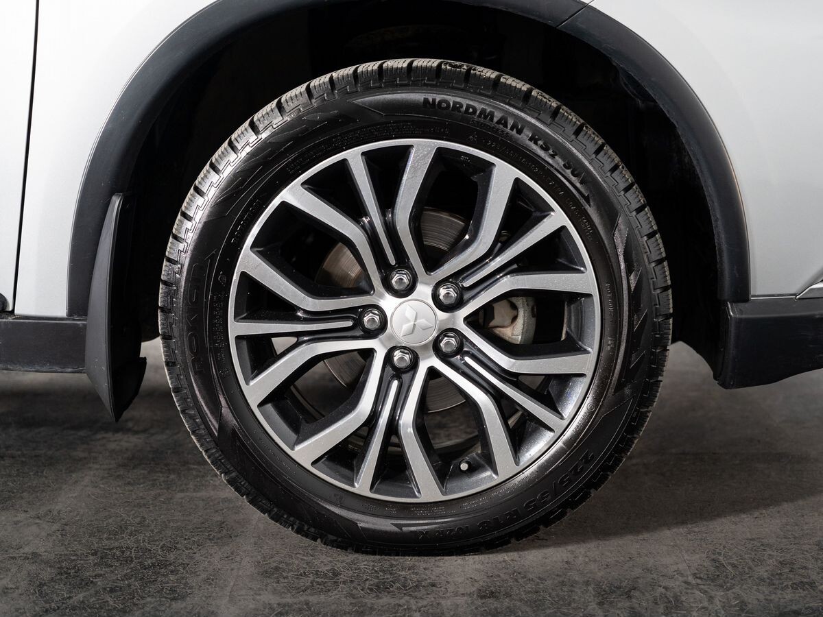 Mitsubishi Outlander 2015 - фото автомобиля