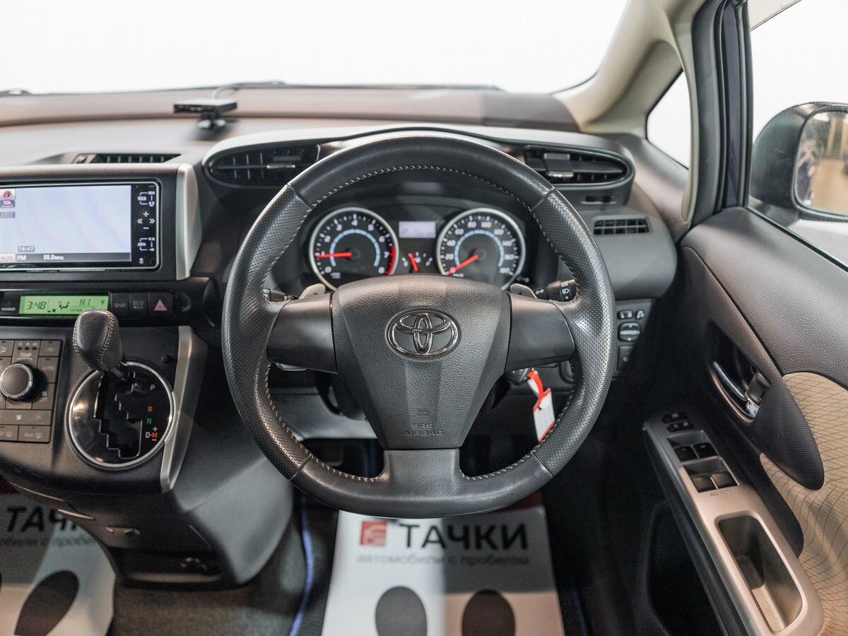 Toyota Wish 2009 - фото автомобиля