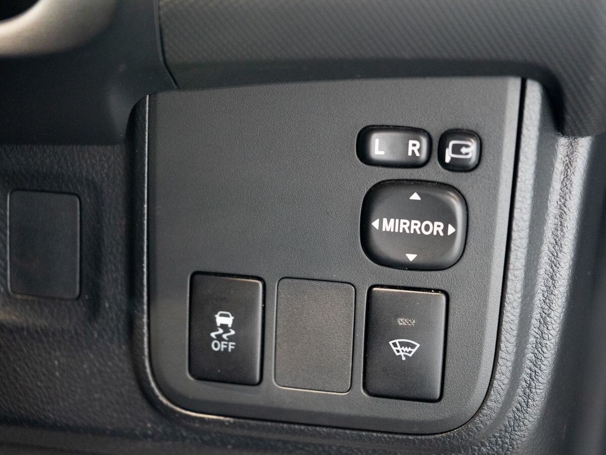 Toyota Wish 2009 - фото автомобиля