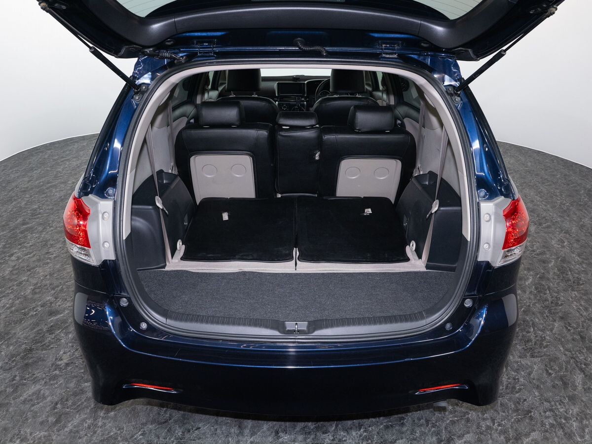 Toyota Wish 2009 - фото автомобиля