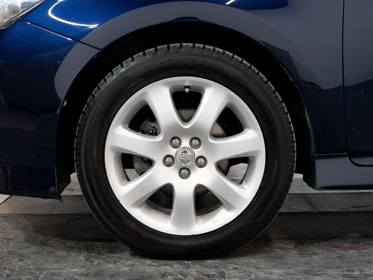 Toyota Wish 2009 - фото автомобиля