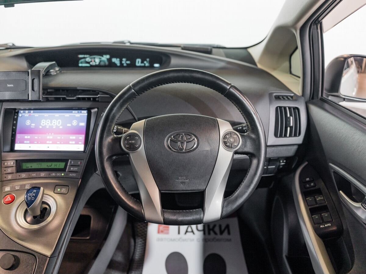 Toyota Prius 2012 - фото автомобиля