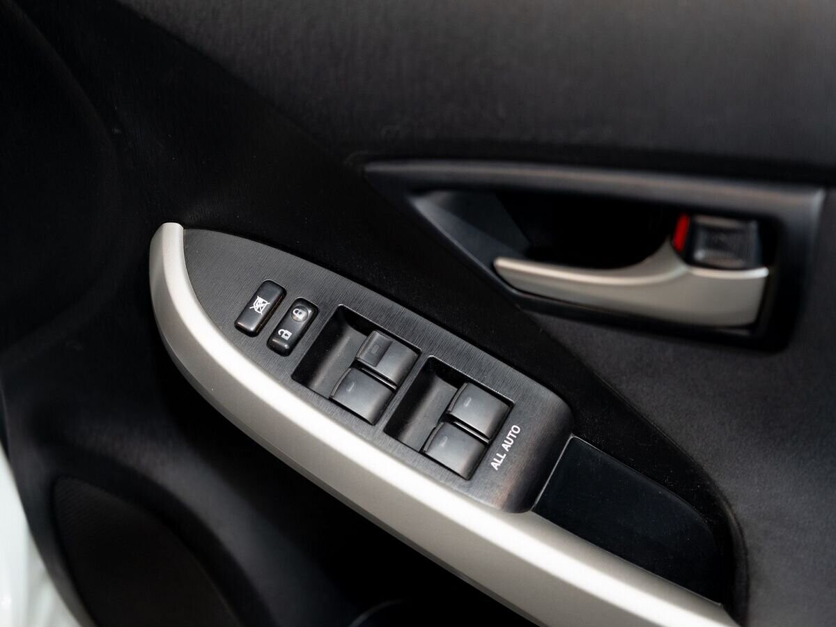 Toyota Prius 2012 - фото автомобиля