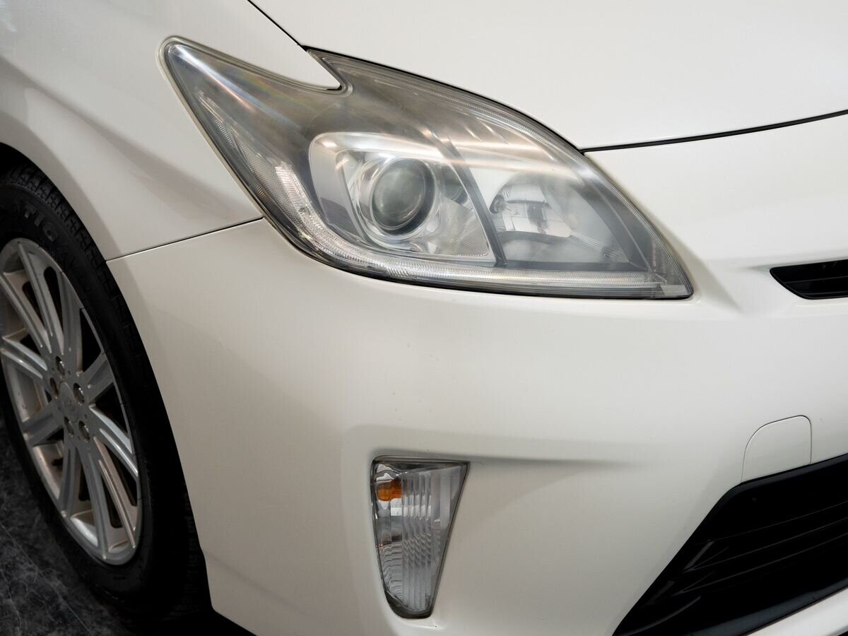 Toyota Prius 2012 - фото автомобиля