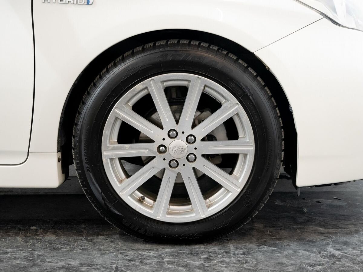 Toyota Prius 2012 - фото автомобиля