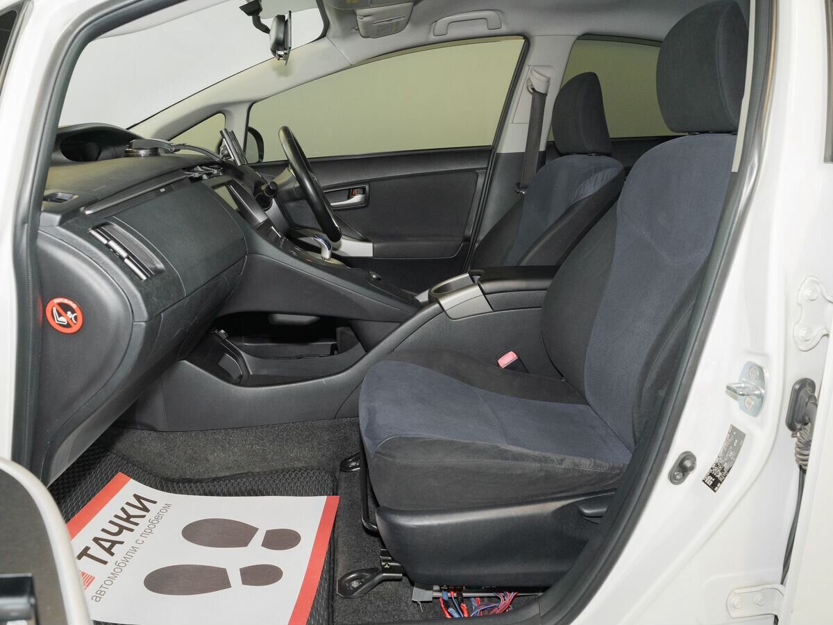 Toyota Prius 2012 - фото автомобиля