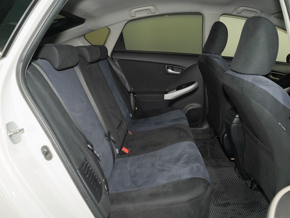 Toyota Prius 2012 - фото автомобиля