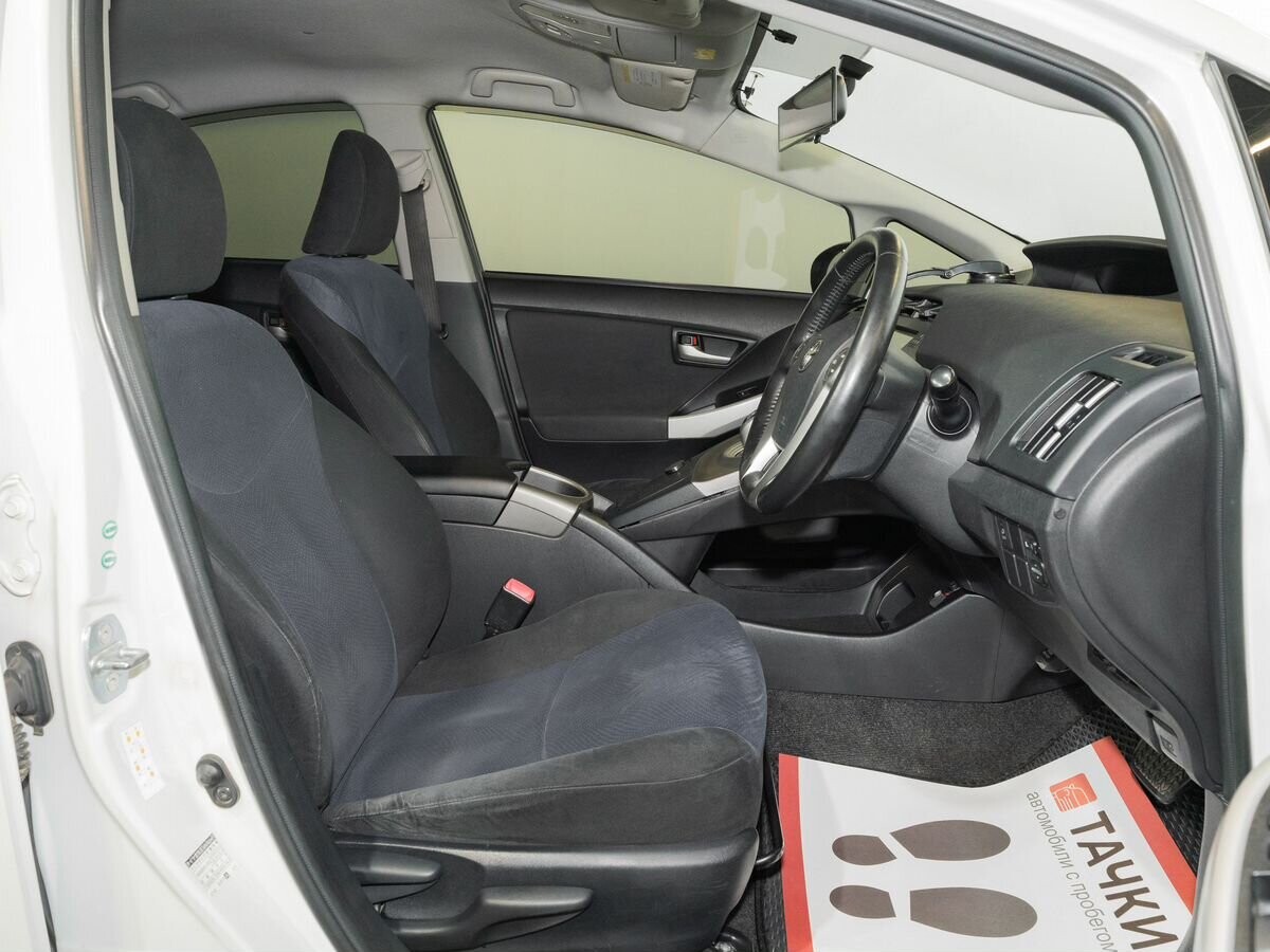 Toyota Prius 2012 - фото автомобиля