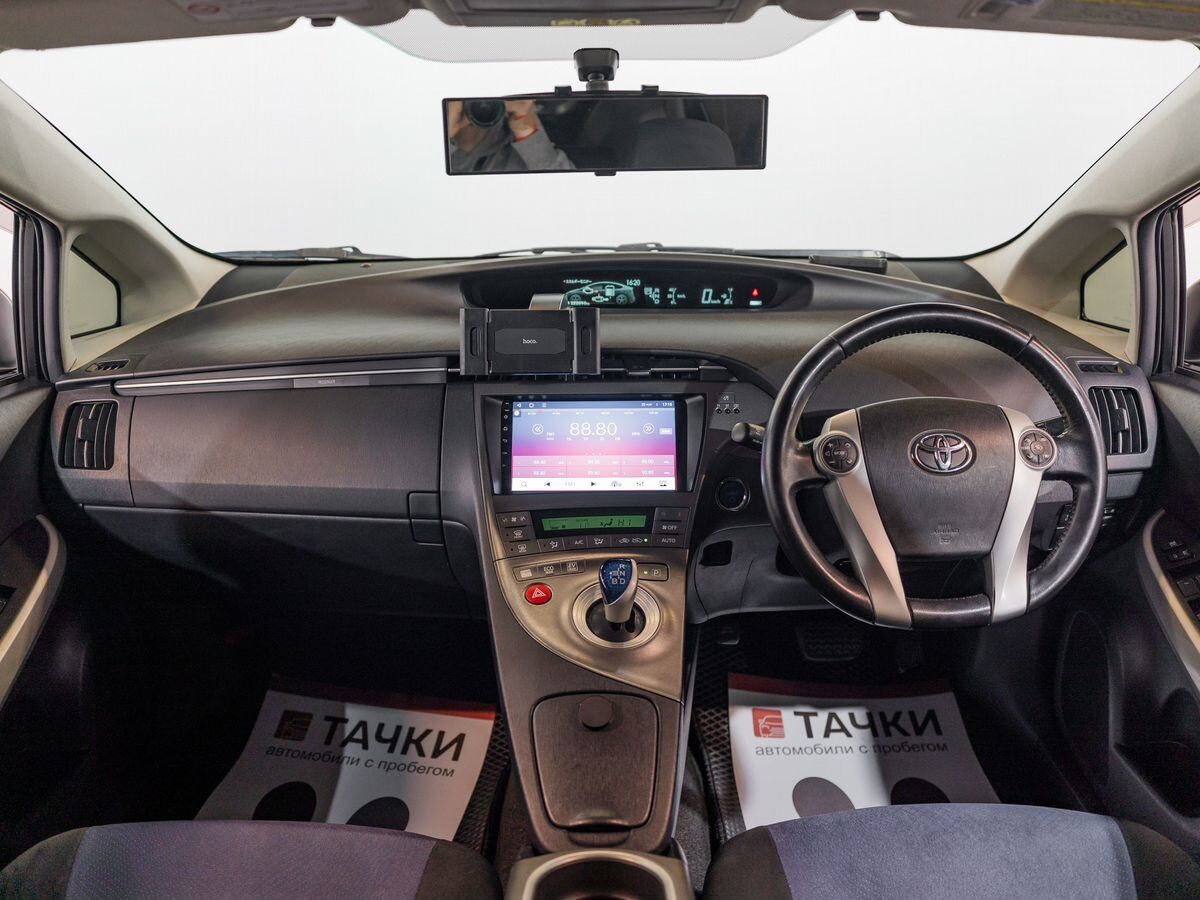 Toyota Prius 2012 - фото автомобиля