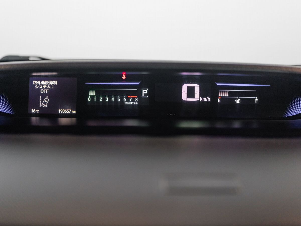 Honda Stepwgn 2015 - фото автомобиля