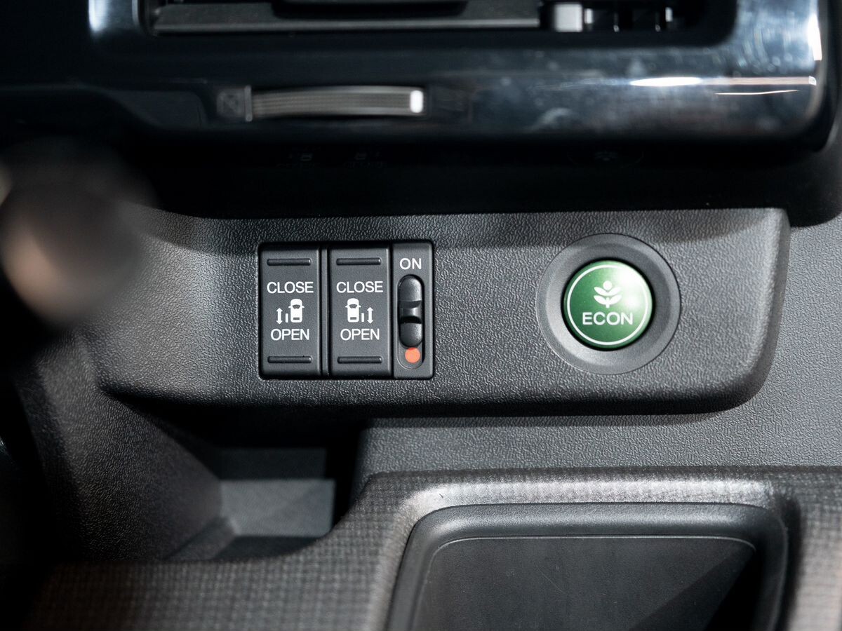 Honda Stepwgn 2015 - фото автомобиля