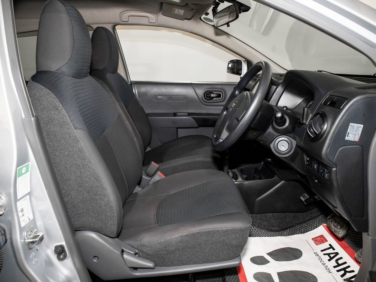 Nissan AD 2017 - фото автомобиля