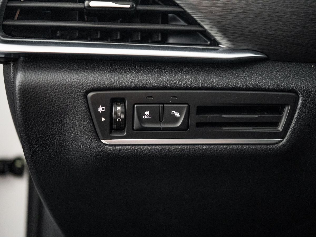 FAW Bestune T77 2022 - фото автомобиля