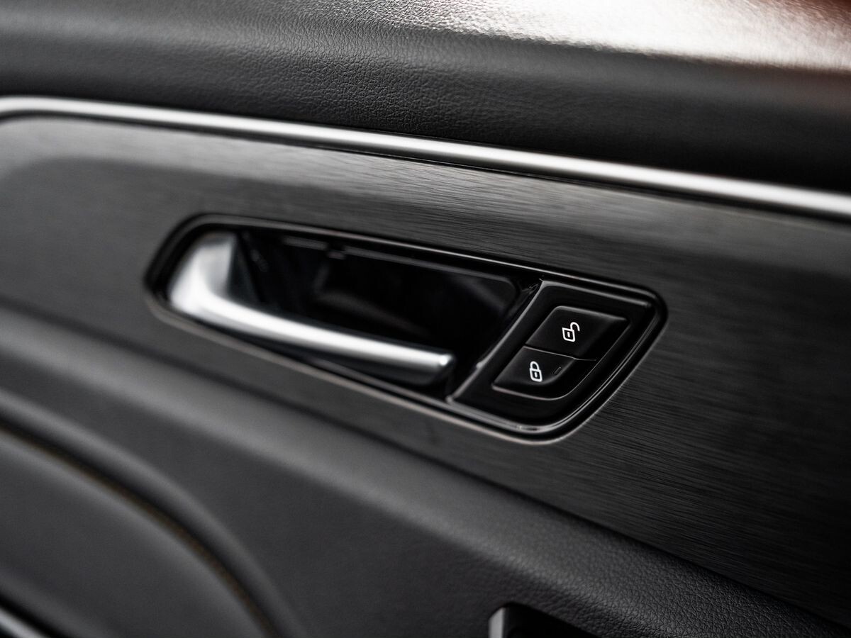 FAW Bestune T77 2022 - фото автомобиля