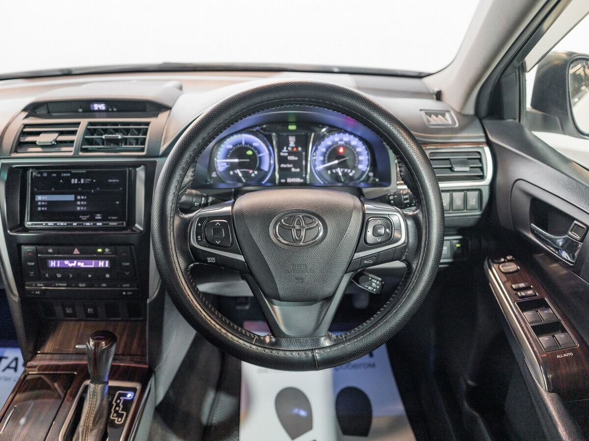 Toyota Camry 2016 - фото автомобиля