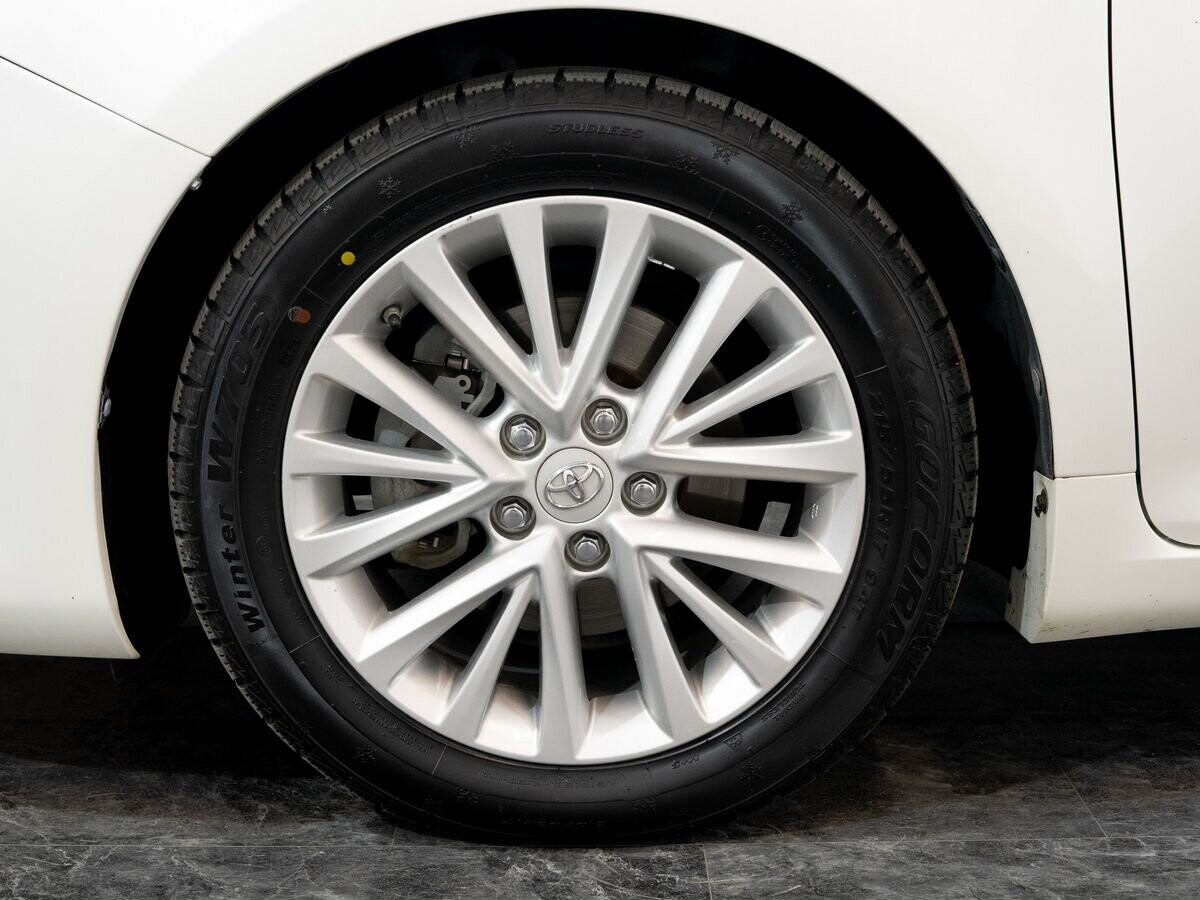 Toyota Camry 2016 - фото автомобиля