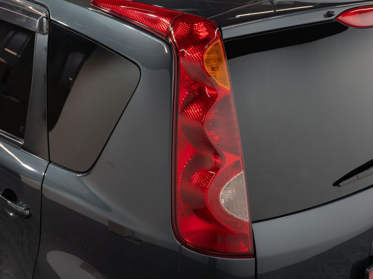 Nissan Note 2011 - фото автомобиля