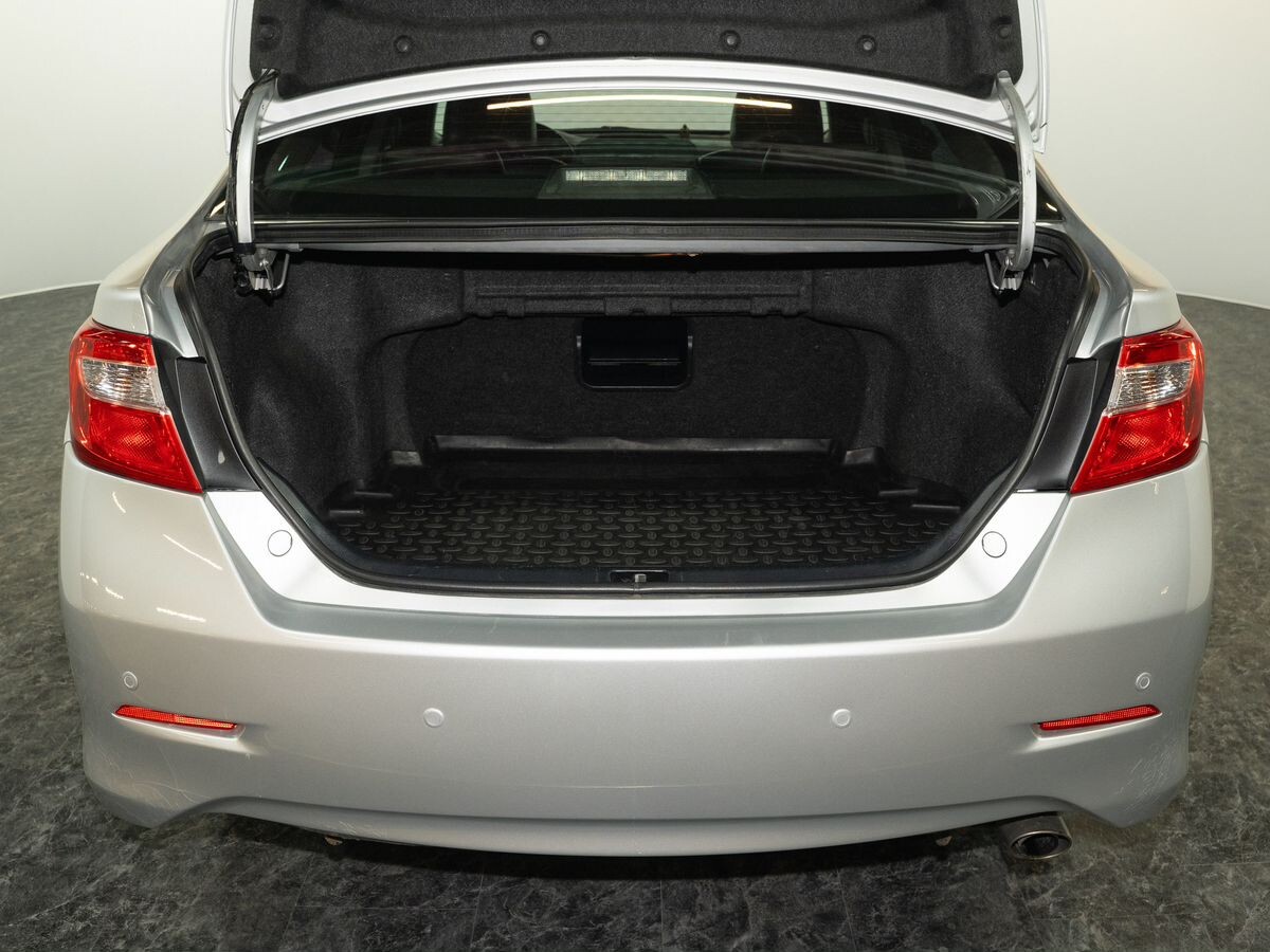 Toyota Camry 2011 - фото автомобиля