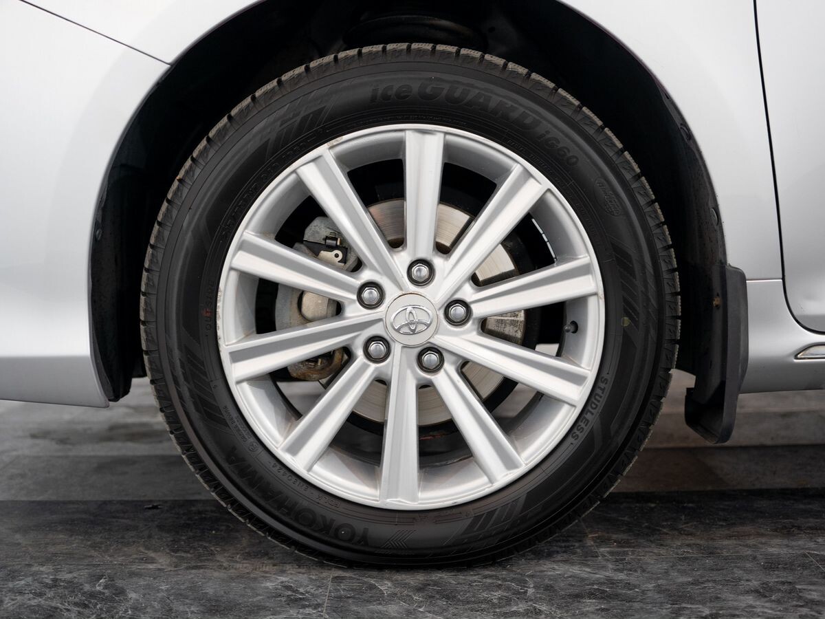 Toyota Camry 2011 - фото автомобиля