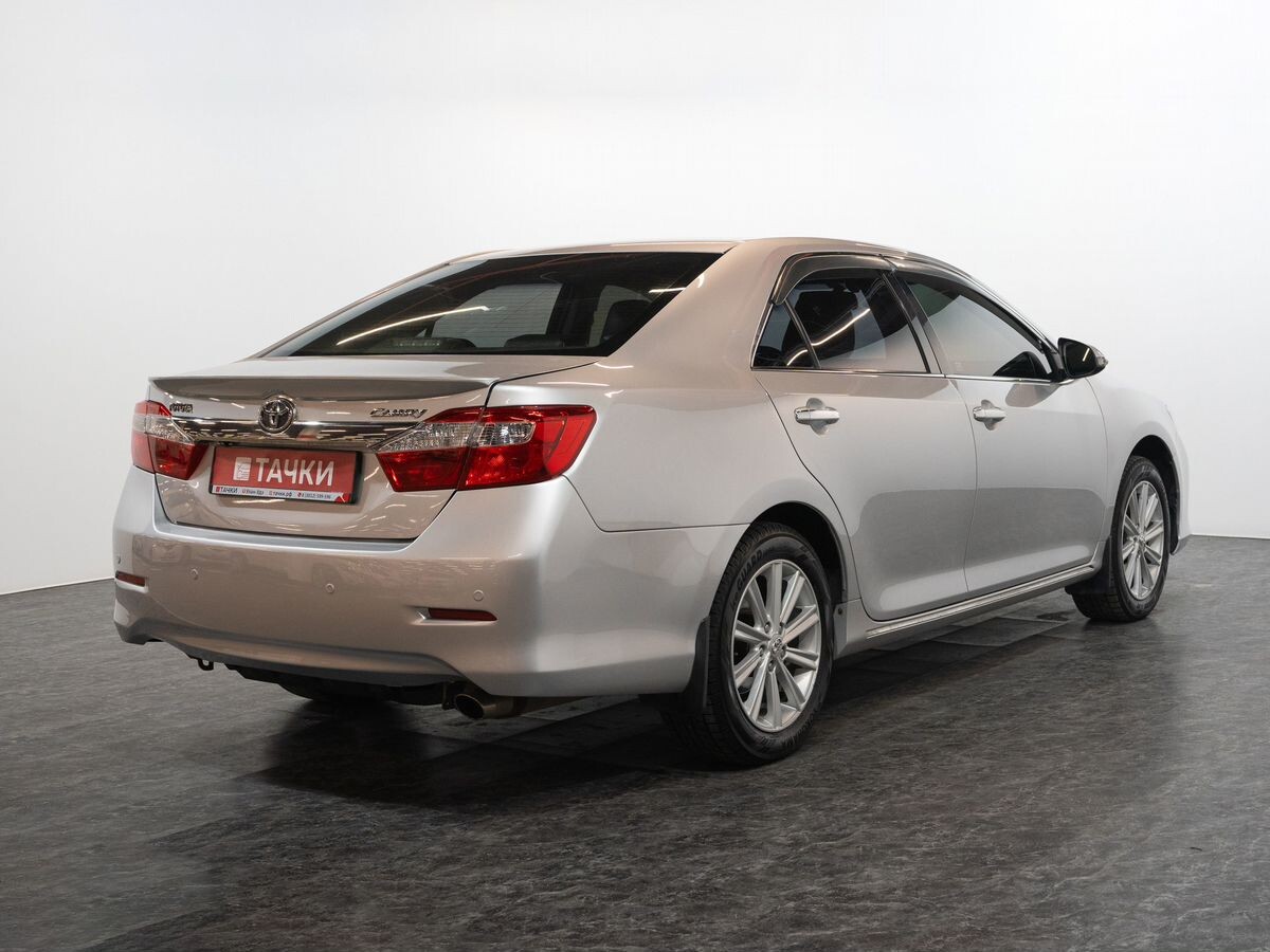 Toyota Camry 2011 - фото автомобиля