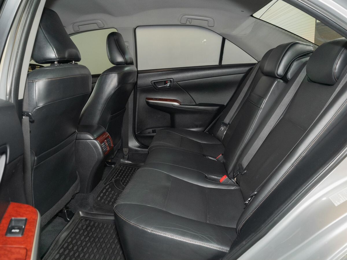 Toyota Camry 2011 - фото автомобиля