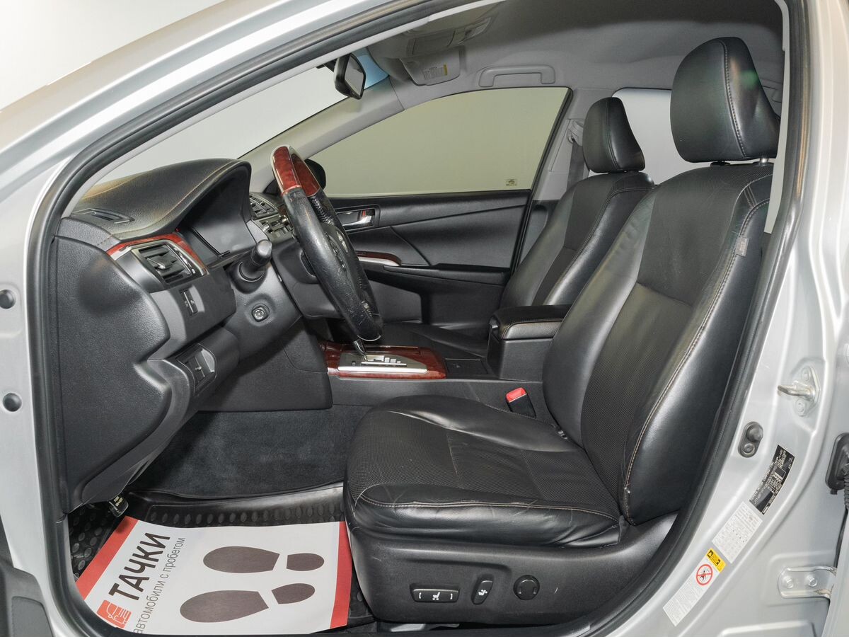 Toyota Camry 2011 - фото автомобиля