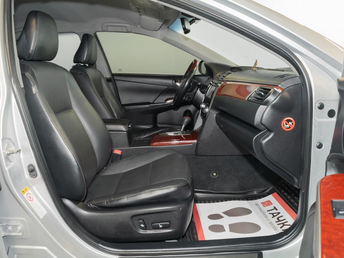 Toyota Camry 2011 - фото автомобиля