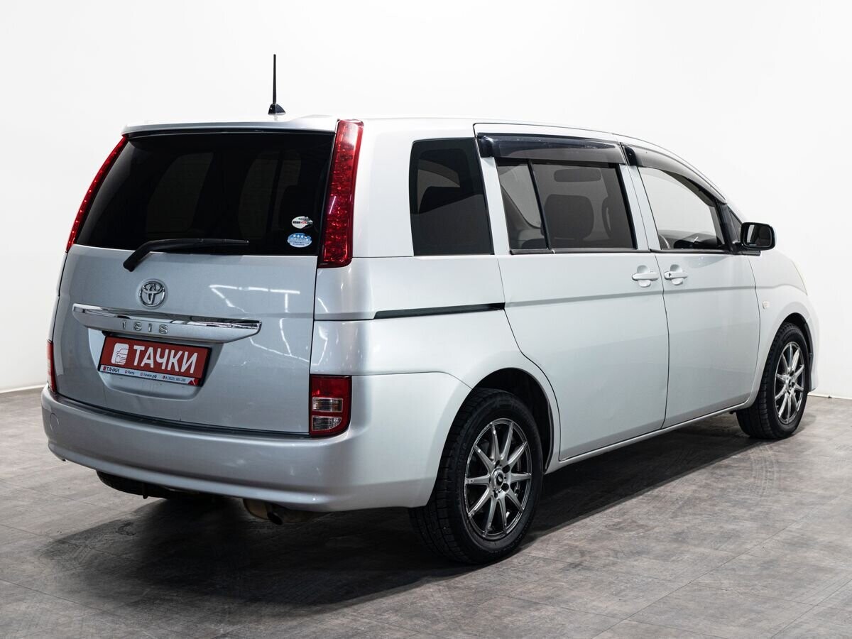 Toyota ISis 2005 - фото автомобиля