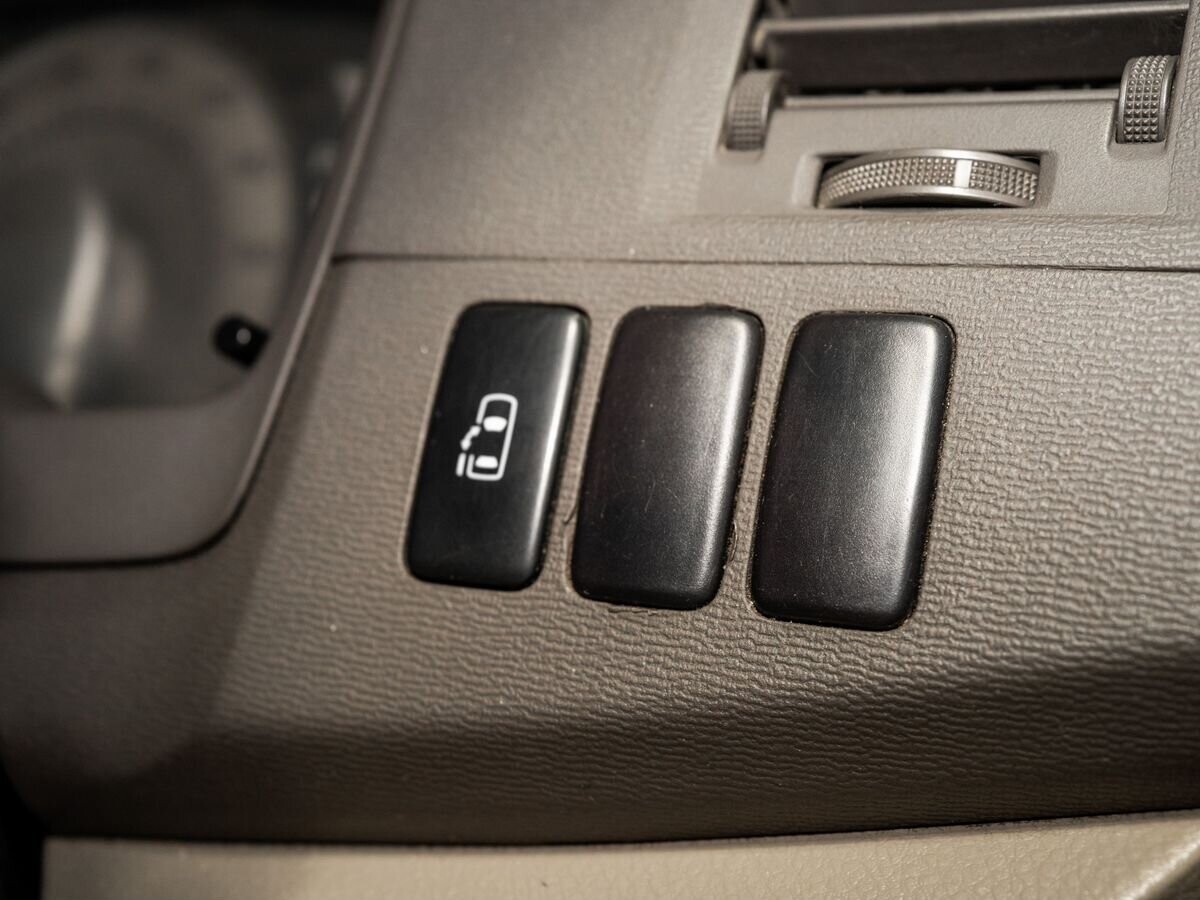 Toyota ISis 2005 - фото автомобиля