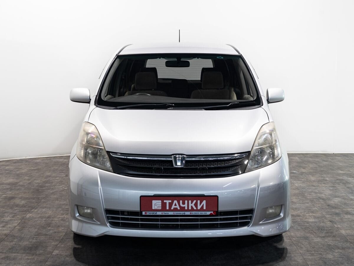 Toyota ISis 2005 - фото автомобиля
