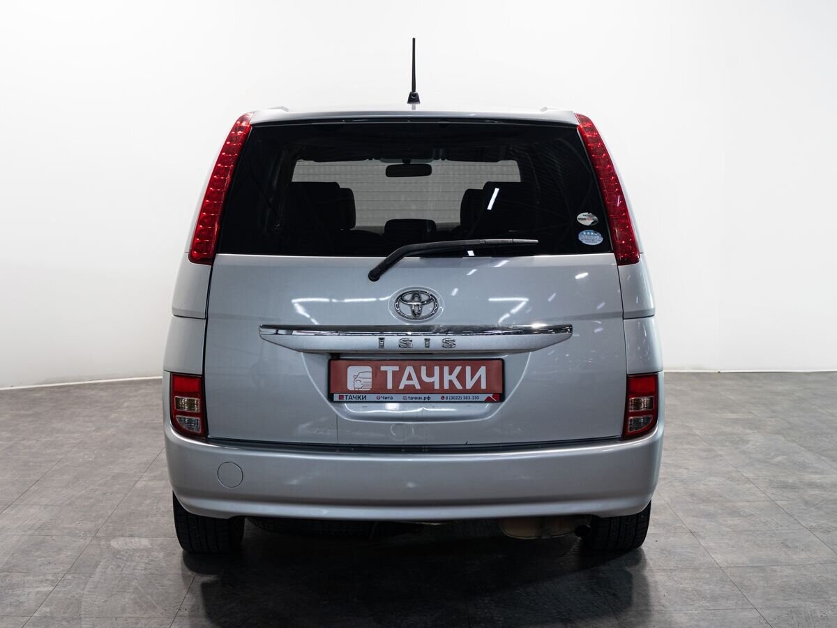 Toyota ISis 2005 - фото автомобиля