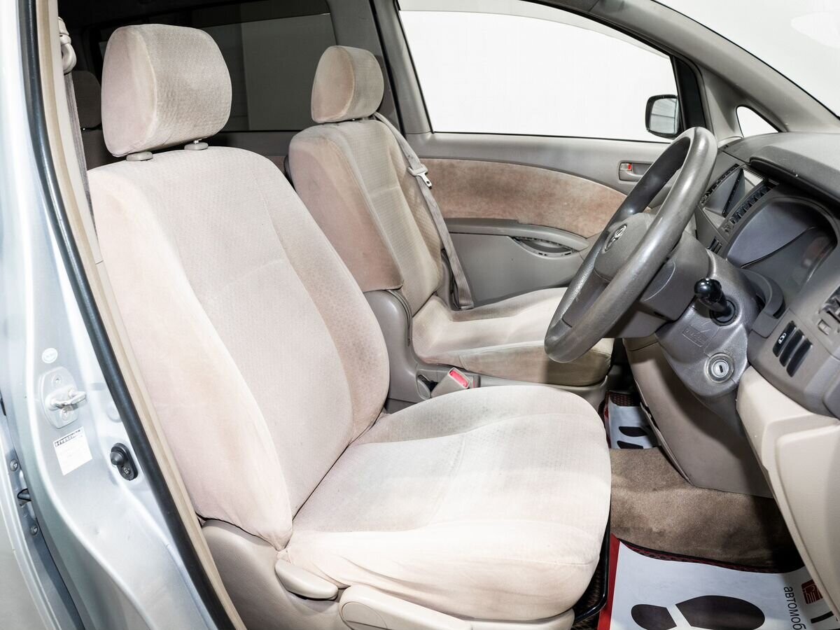 Toyota ISis 2005 - фото автомобиля