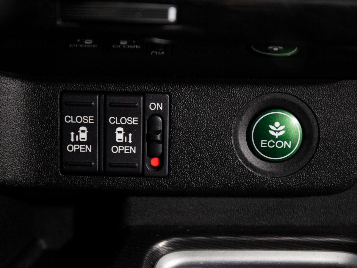 Honda Stepwgn 2018 - фото автомобиля