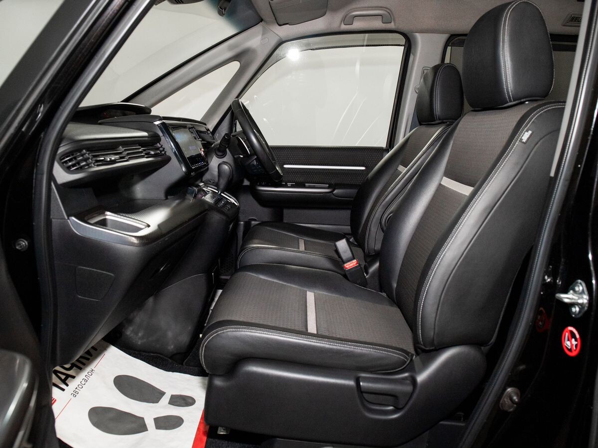 Honda Stepwgn 2018 - фото автомобиля