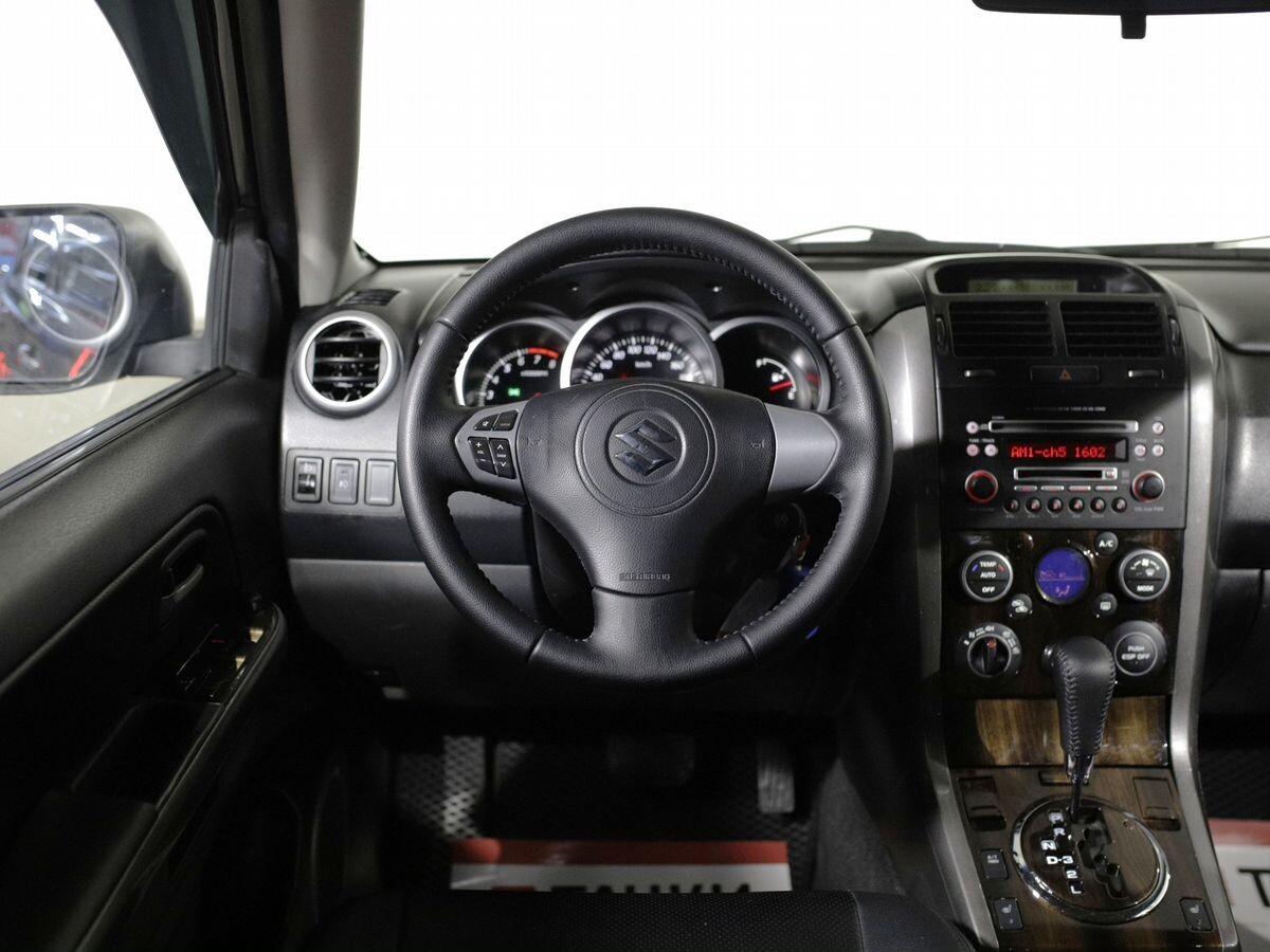 Suzuki Grand Vitara 2011 - фото автомобиля