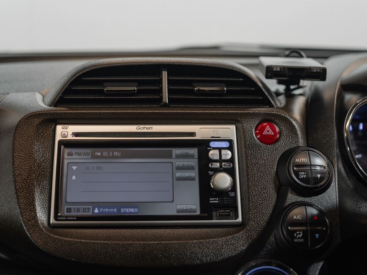 Honda Fit Shuttle 2011 - фото автомобиля