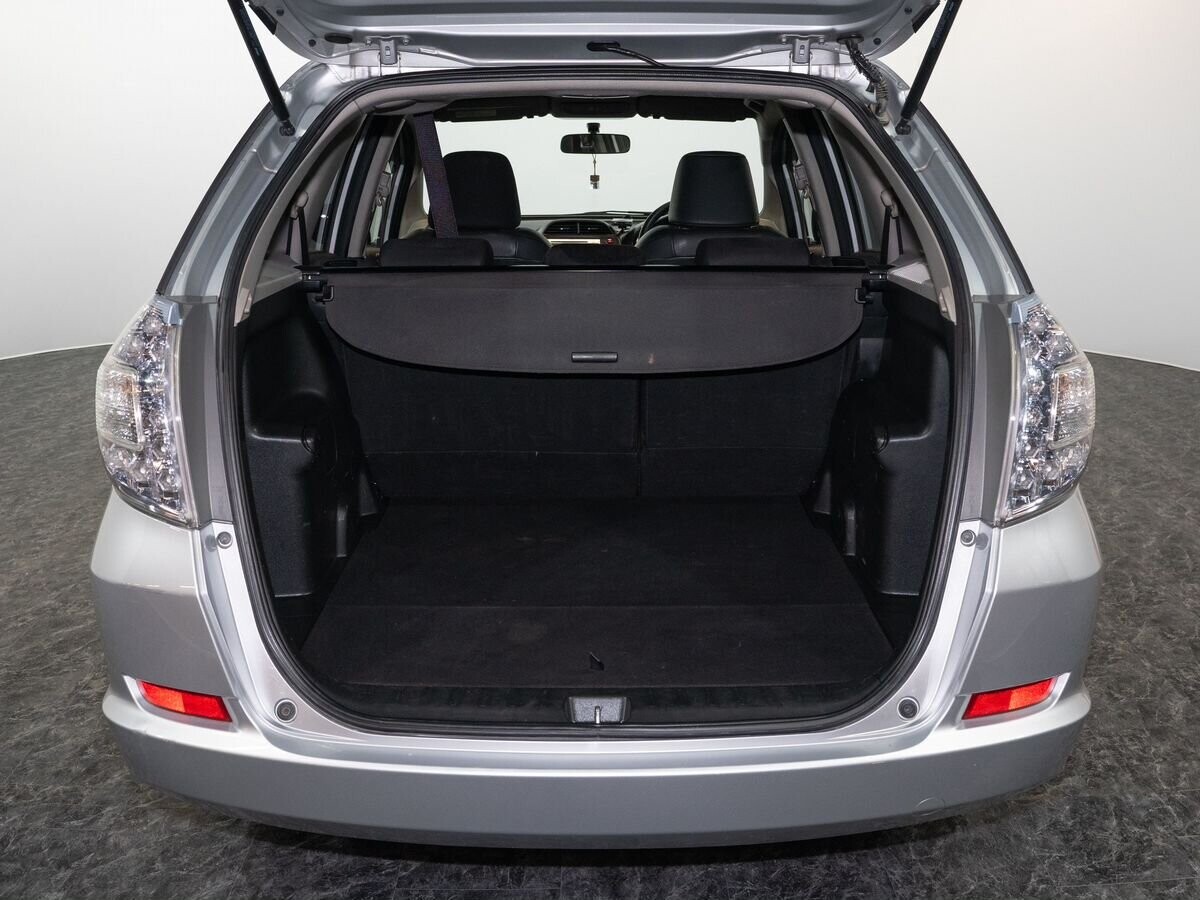 Honda Fit Shuttle 2011 - фото автомобиля