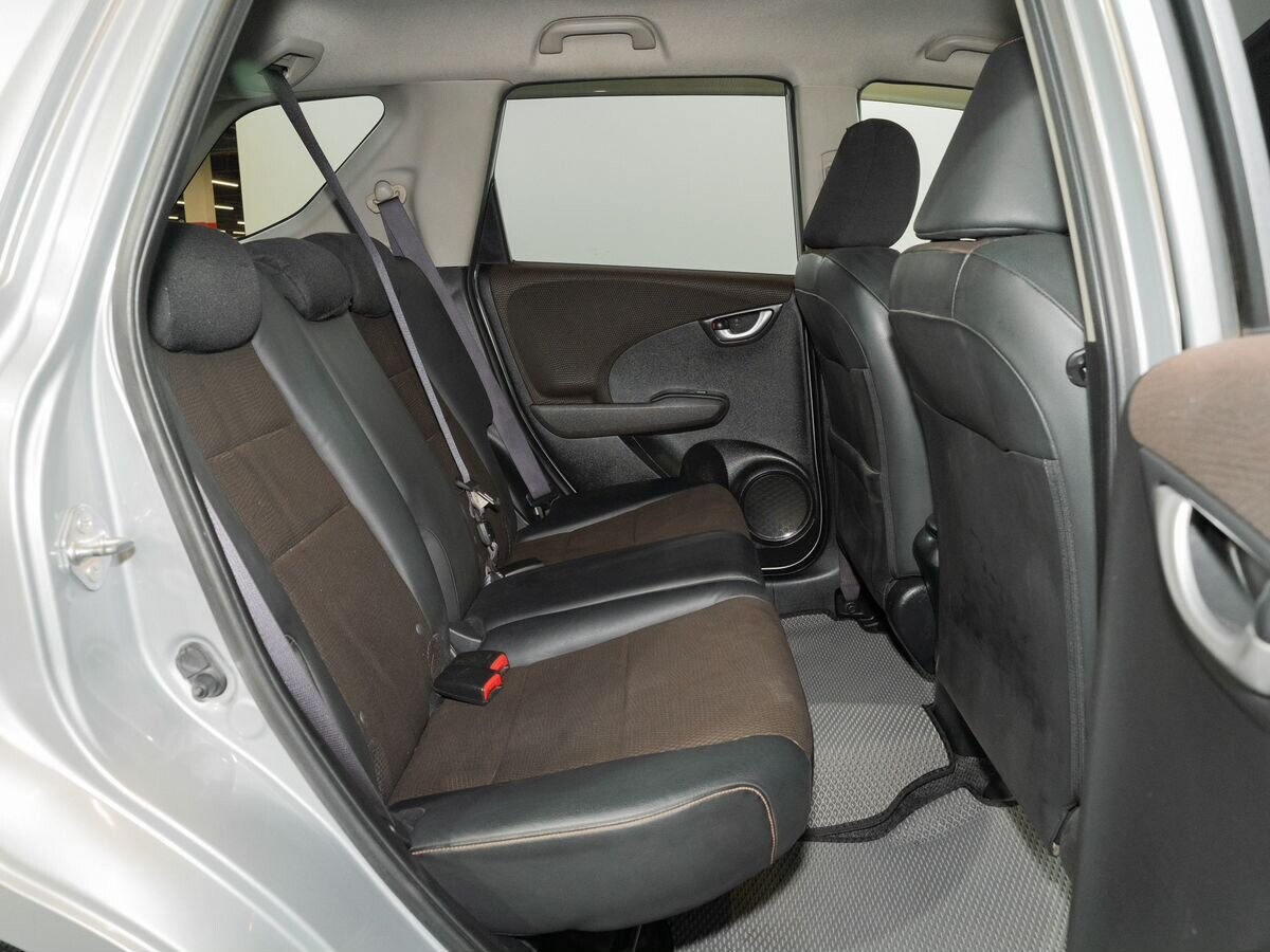 Honda Fit Shuttle 2011 - фото автомобиля